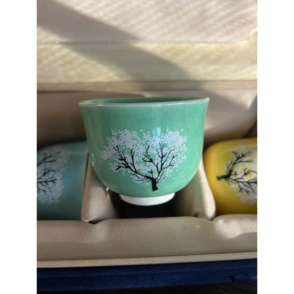Japanese Porcelain Tea Cup Set - Picture 5 of 7